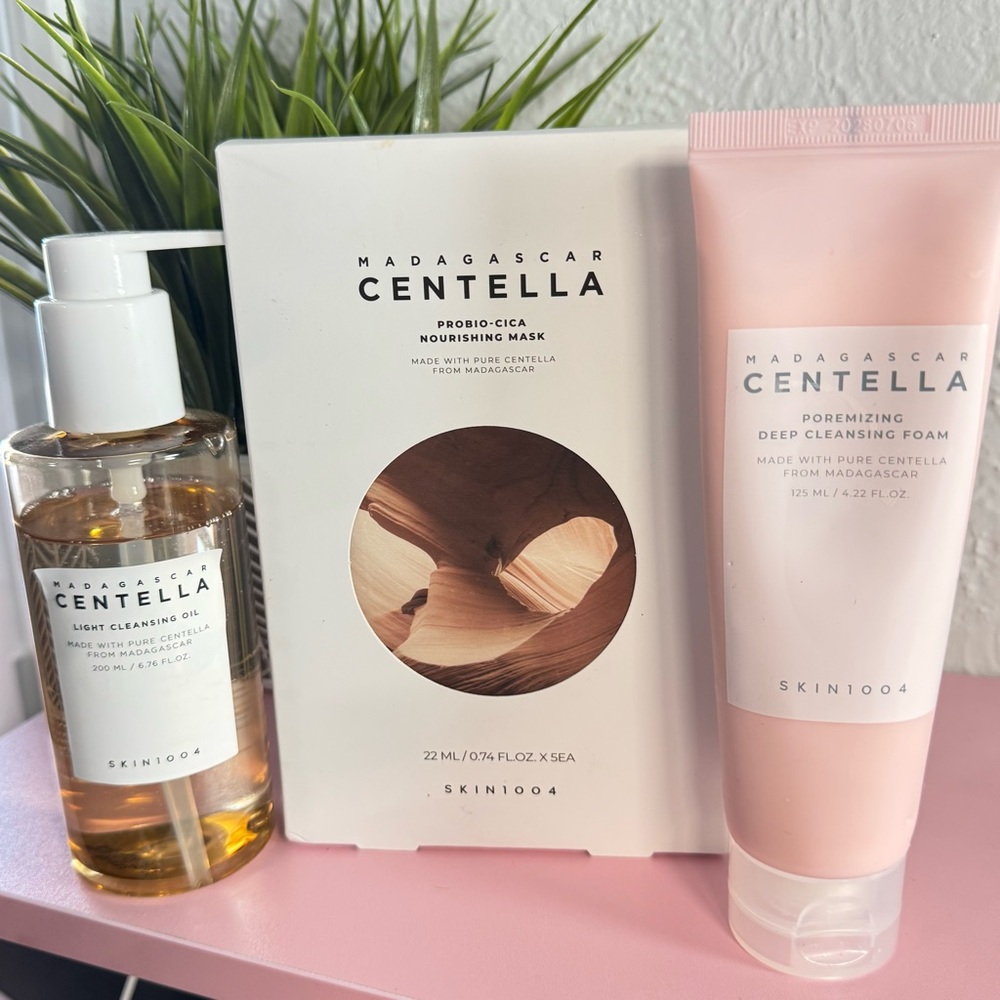 SKIN1004 Madagascar Centella Poreminizing Deep Cleansing Foam - Pink